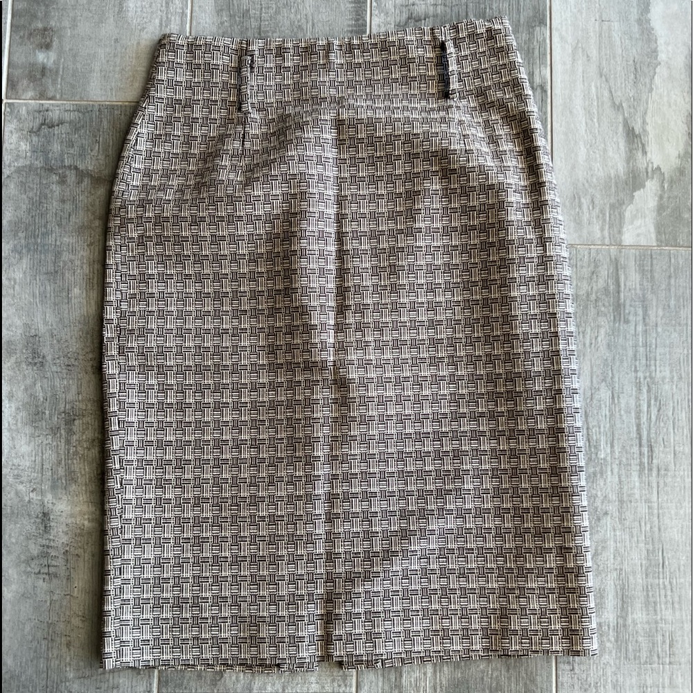 Antonio Melani size 8 brown and black skirt.